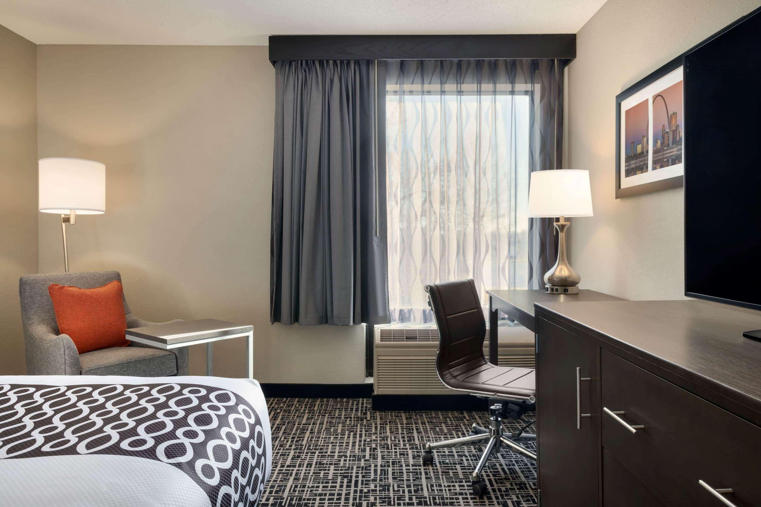 La Quinta Inn & Suites By Wyndham St Louis Route 66 Windsor Springs Экстерьер фото